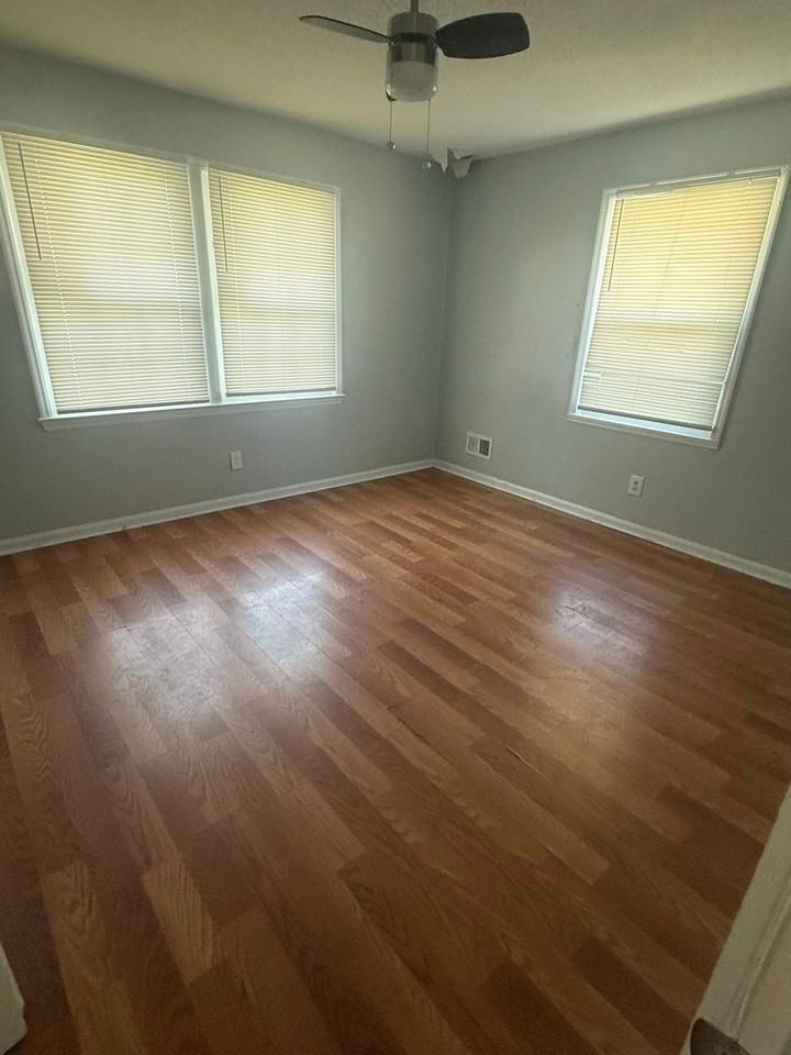 Crimson Apple Valley - Photo 3 of 17