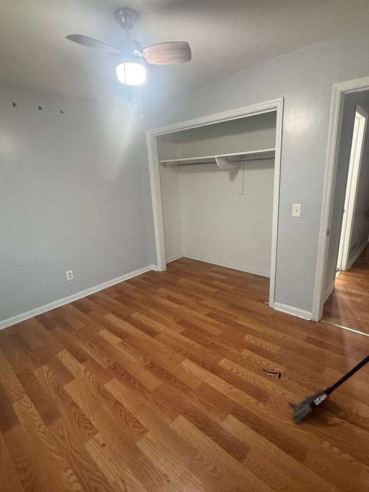 Crimson Apple Valley - Photo 4 of 17