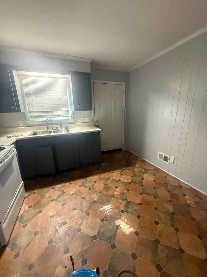 Crimson Apple Valley - Photo 5 of 17