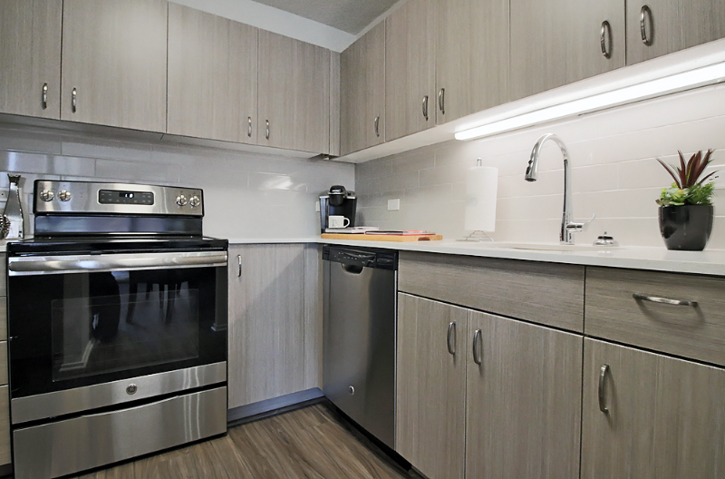 1134 N Dearborn St - Photo 5 of 19