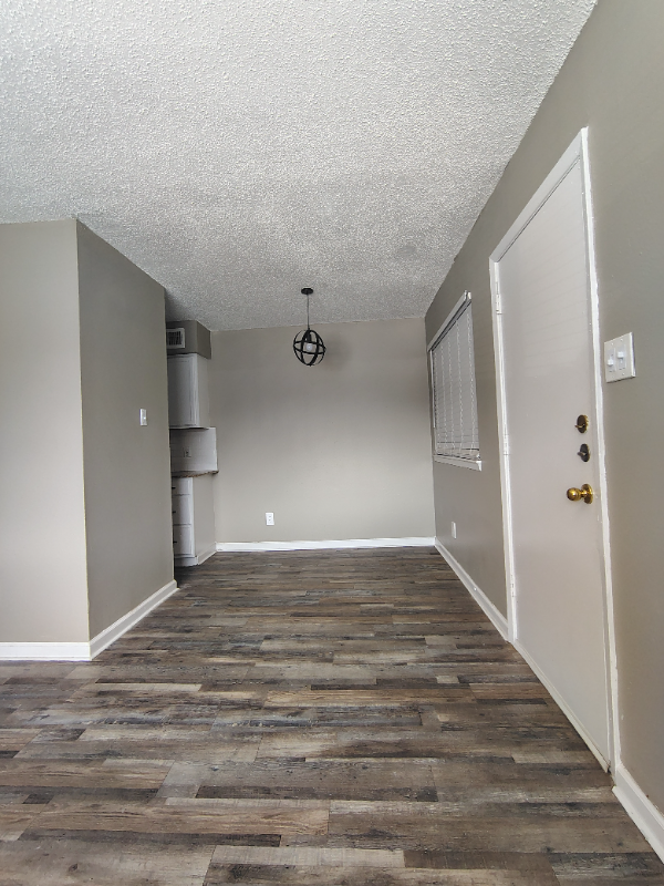 412 Summit Ave - Photo 3 of 10