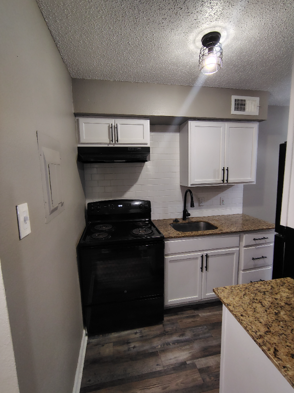 412 Summit Ave - Photo 4 of 10