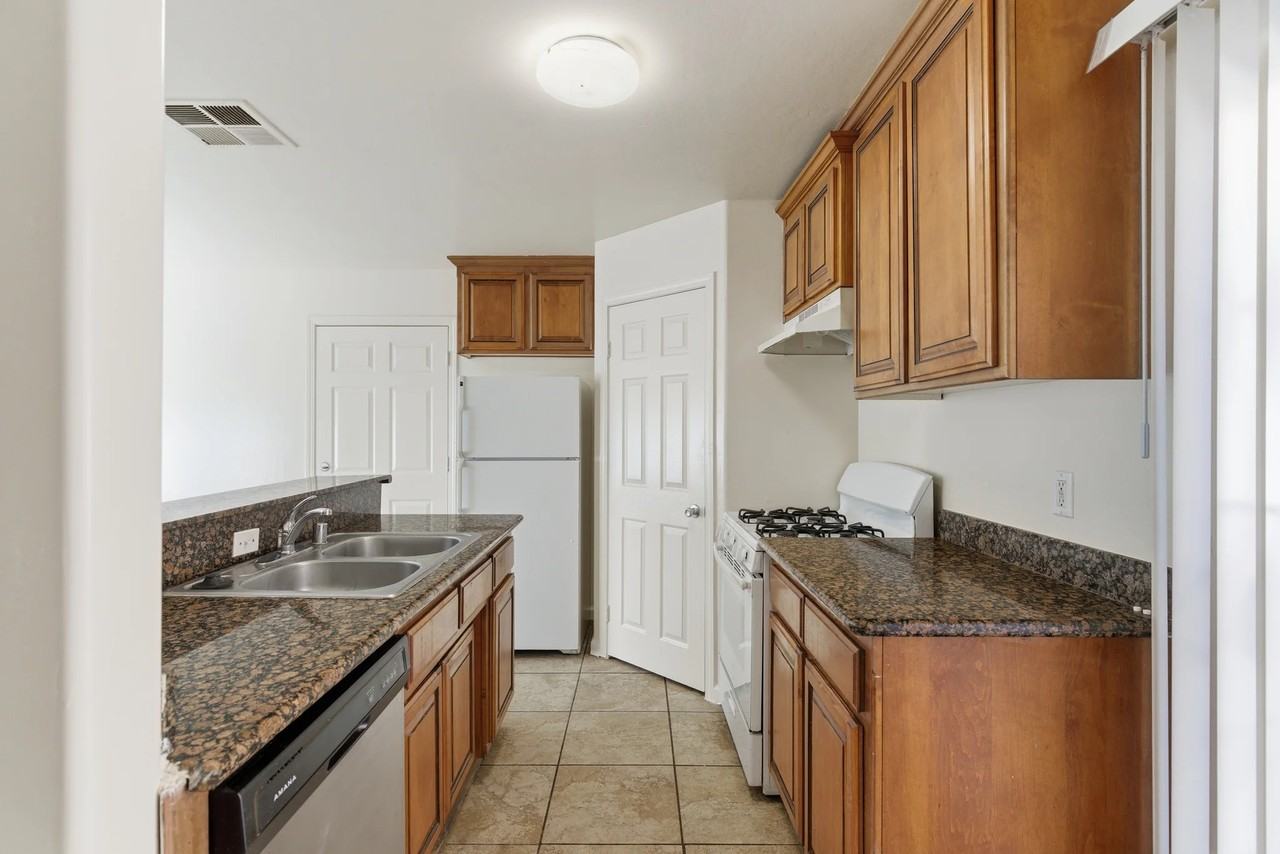 722 K St #A - Photo 3 of 14