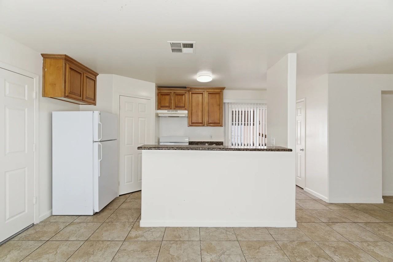 722 K St #A - Photo 4 of 14