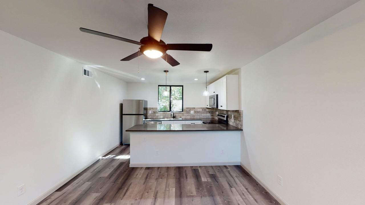 Nuvo Newport - Photo 7 of 26