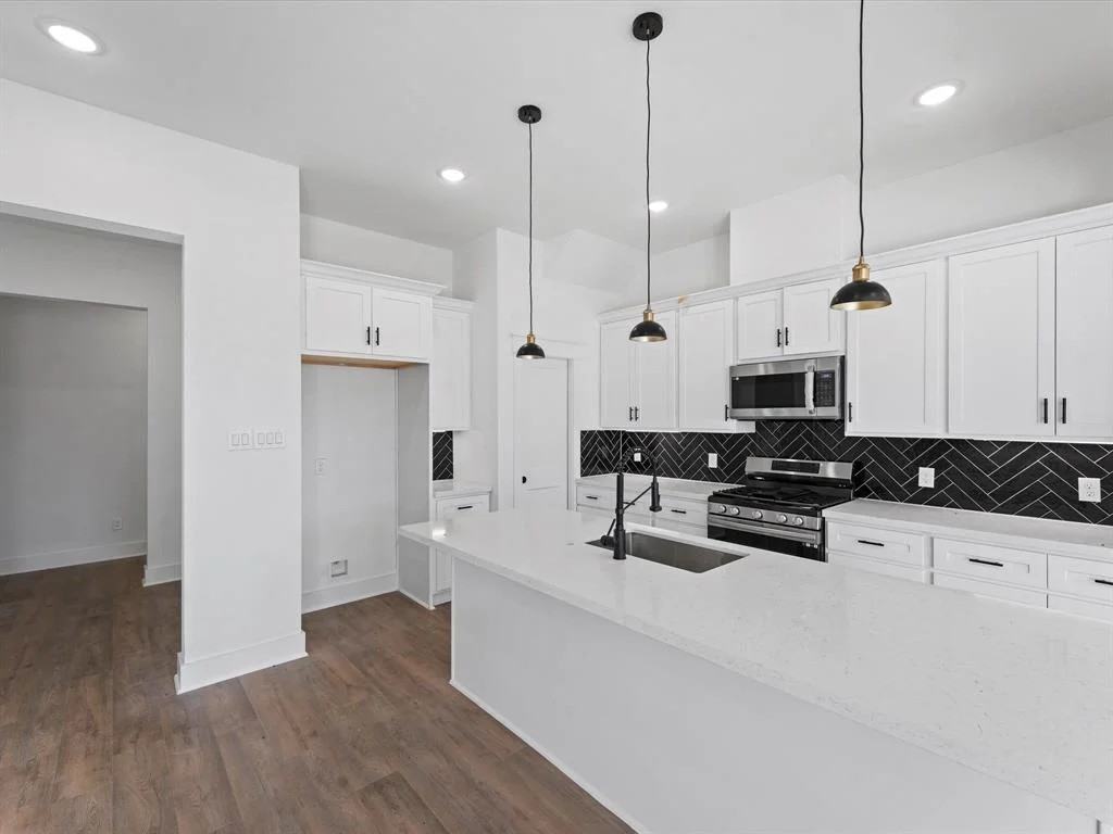 4609 Terry St - Photo 4 of 20