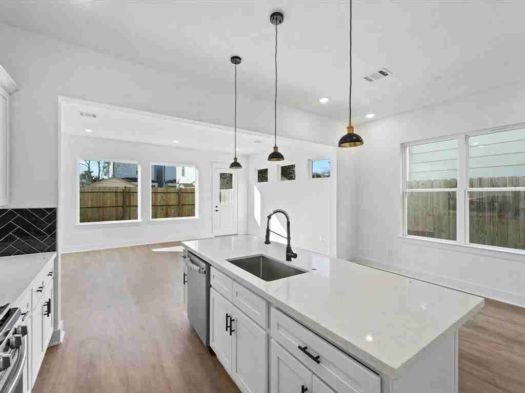 4609 Terry St - Photo 5 of 20