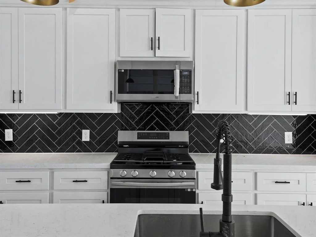 4609 Terry St - Photo 6 of 20