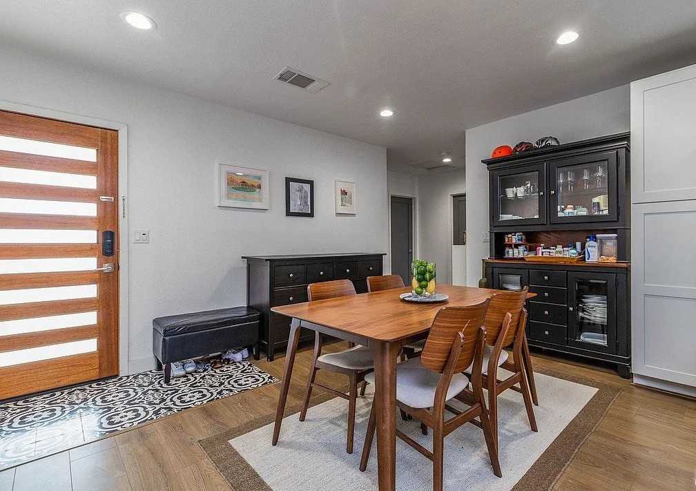 2201 W Reeve St - Photo 3 of 13