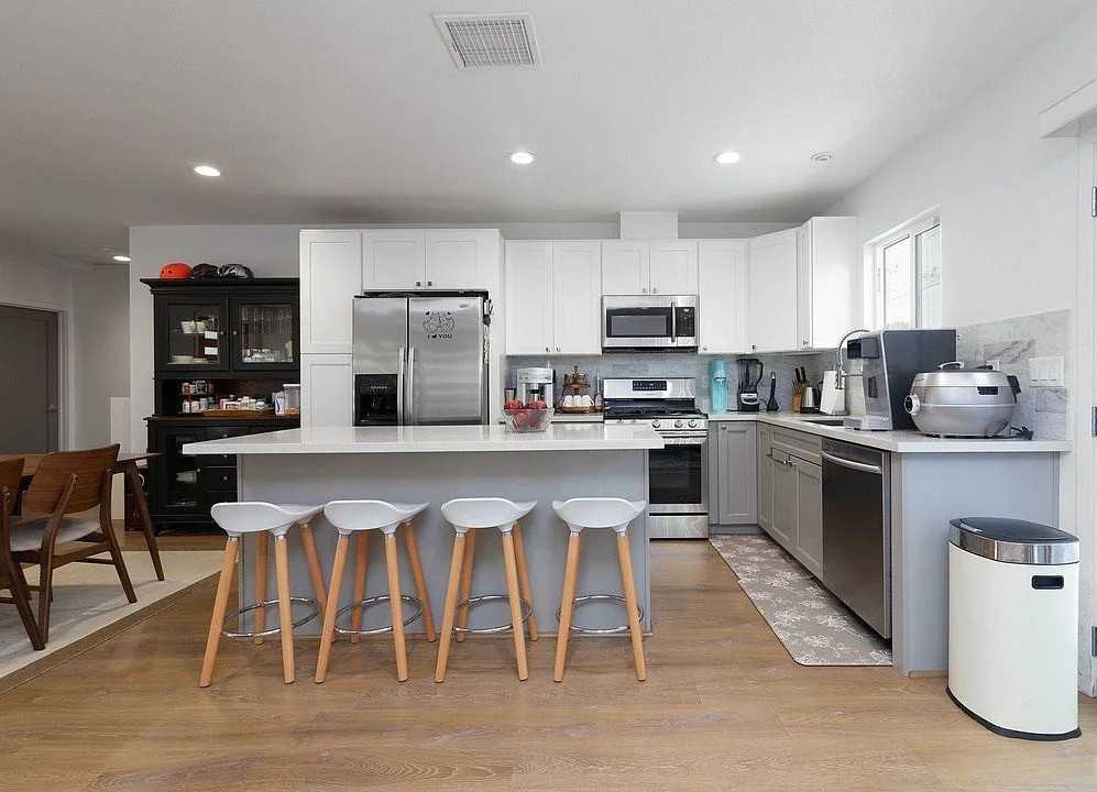 2201 W Reeve St - Photo 4 of 13