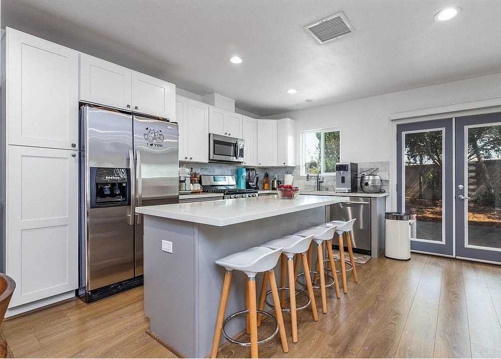 2201 W Reeve St - Photo 6 of 13