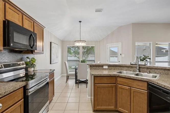 2112 Saint Marshall Dr - Photo 5 of 19