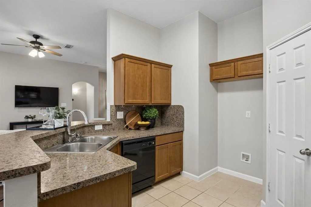 2112 Saint Marshall Dr - Photo 6 of 19