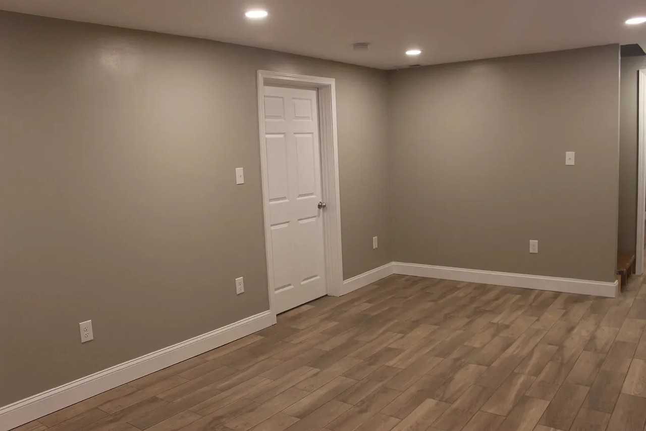 245 Hill Ct - Photo 3 of 12