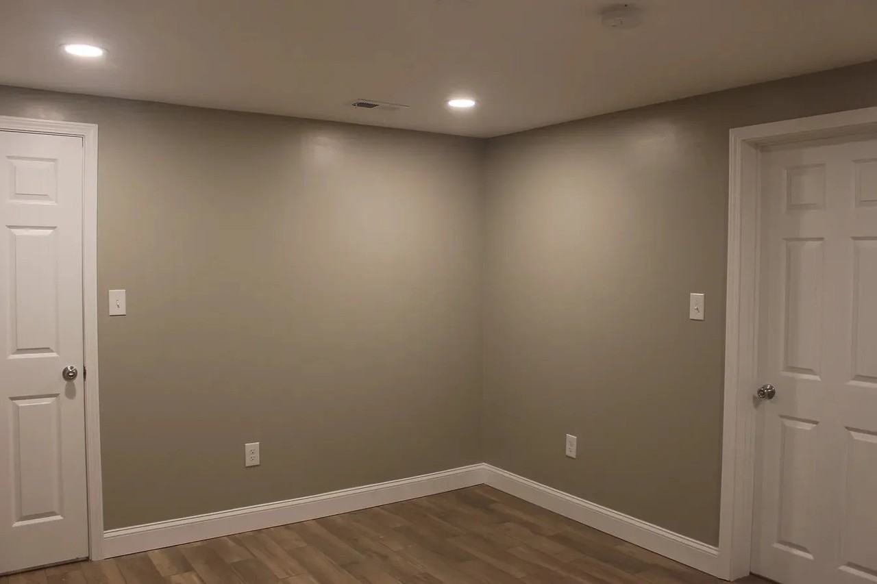 245 Hill Ct - Photo 4 of 12