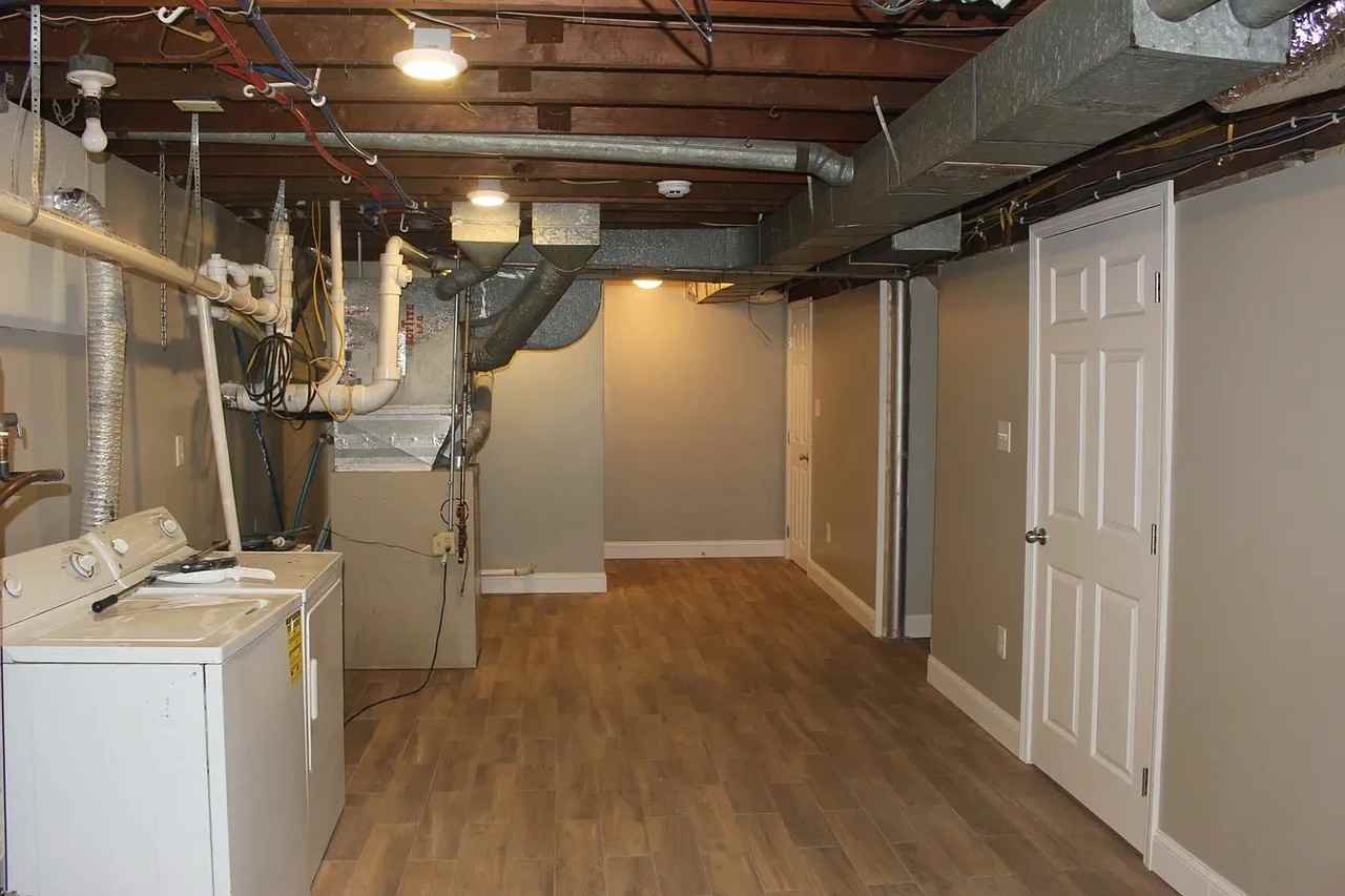 245 Hill Ct - Photo 6 of 12