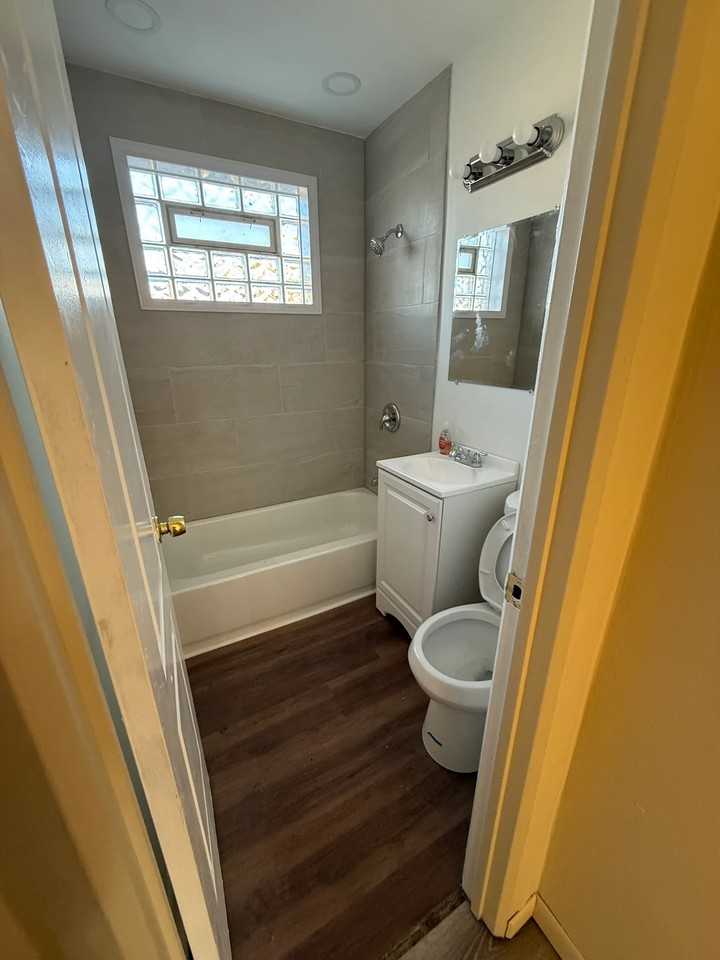 7616 Howard Ave - Photo 5 of 9