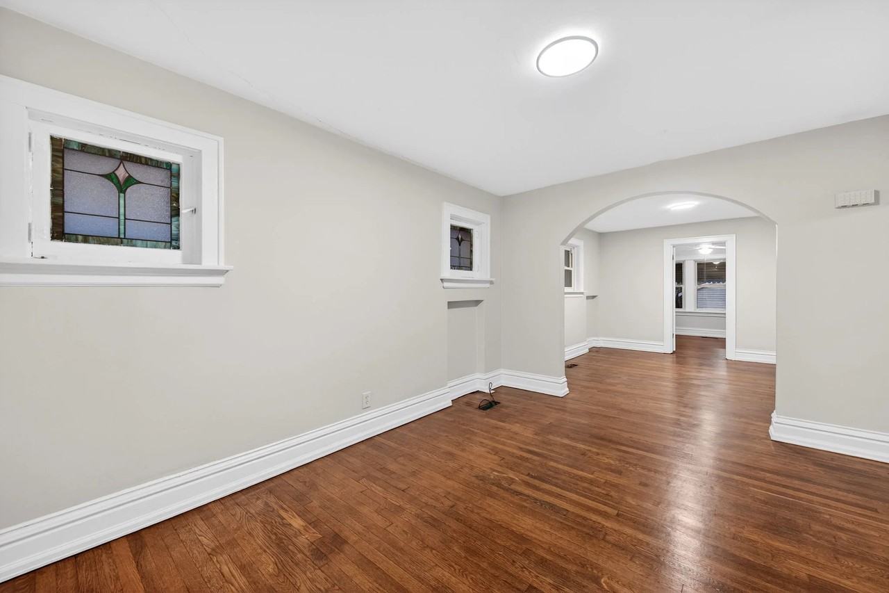 6135 Newport Ave - Photo 2 of 19