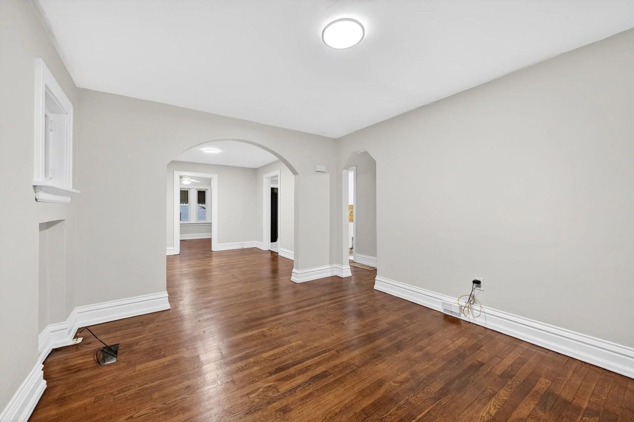 6135 Newport Ave - Photo 3 of 19