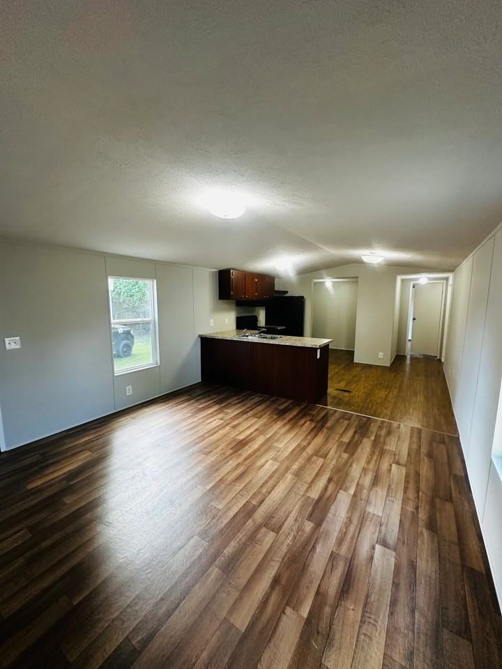 7775 Florida Blvd - Photo 3 of 16