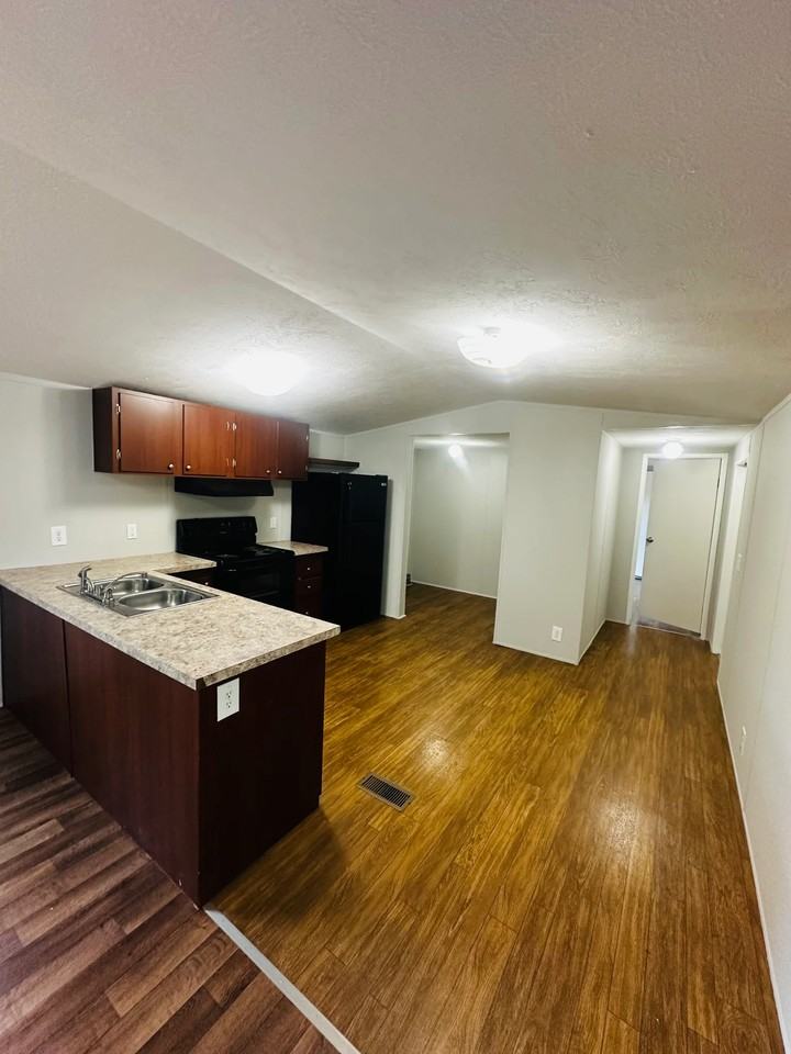 7775 Florida Blvd - Photo 4 of 16