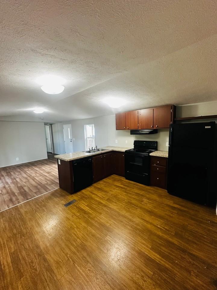 7775 Florida Blvd - Photo 5 of 16