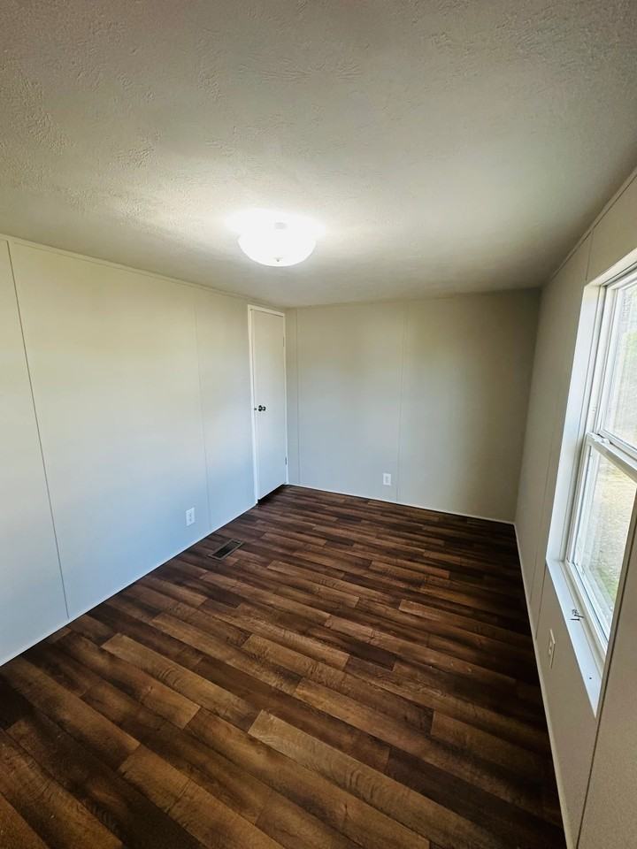 7775 Florida Blvd - Photo 7 of 16