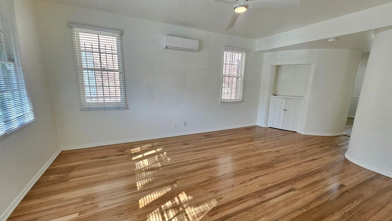 138 S Sweetzer Ave #138 - Photo 3 of 19