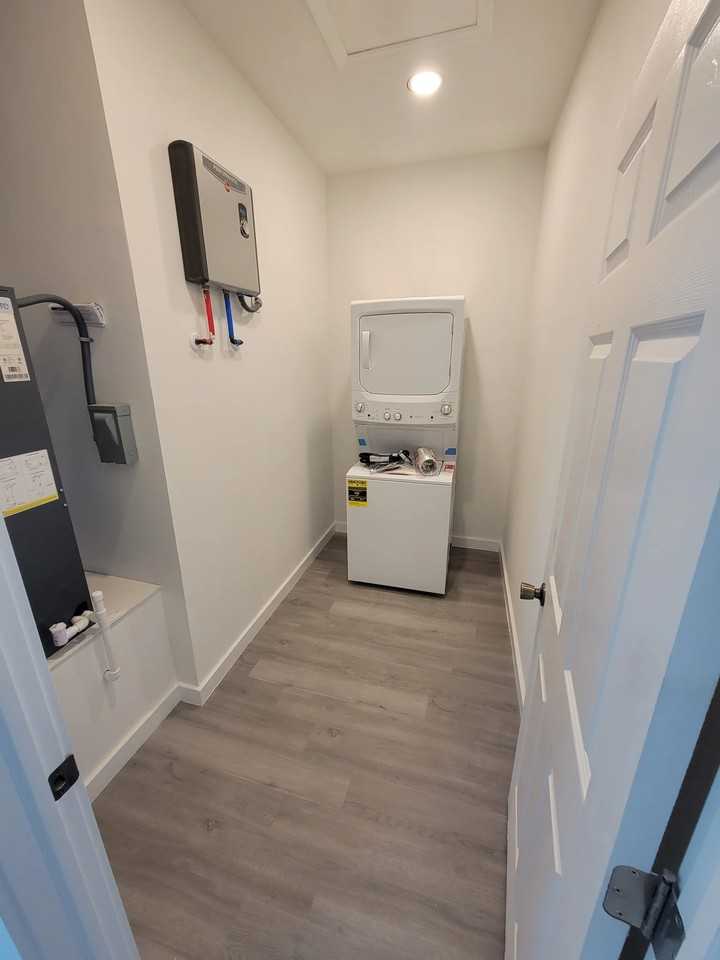 2457 Haven St - Photo 3 of 8