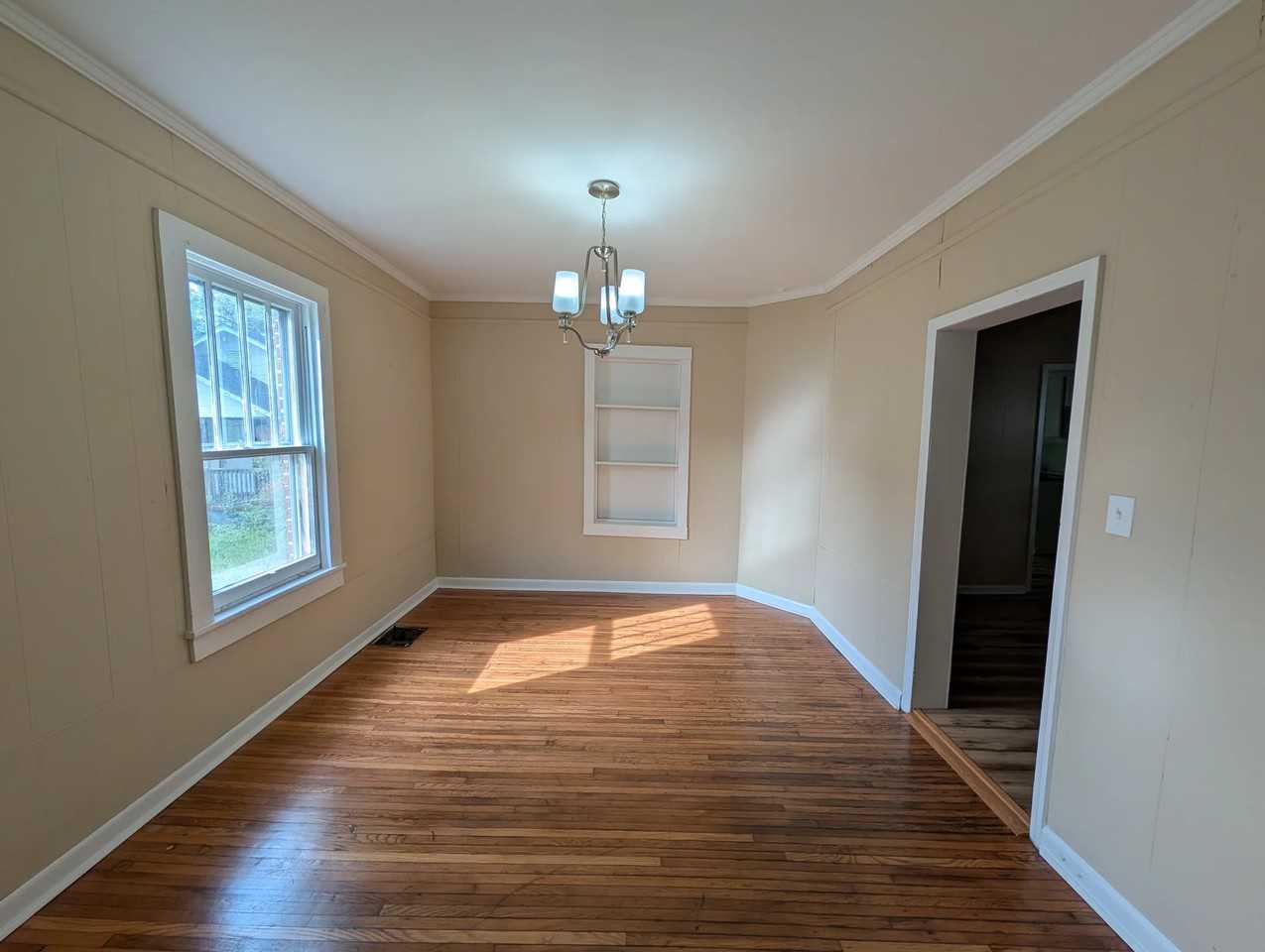 129 E 11th St - Photo 4 of 14