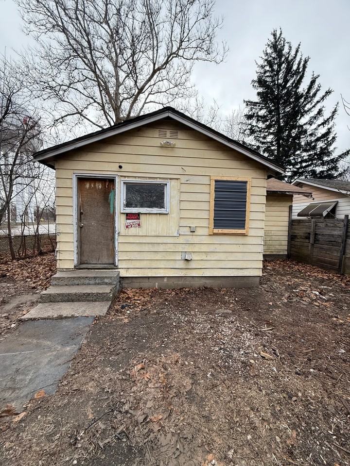 1028 E Garfield Ave - Photo 2 of 16