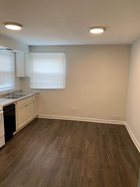 1028 E Division St #B - Photo 2 of 5