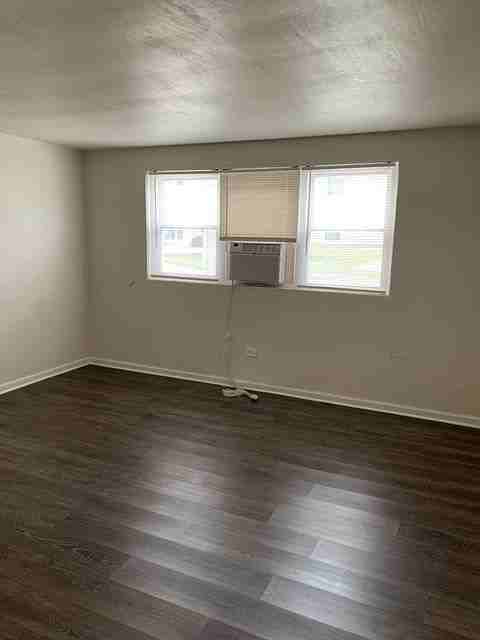 1028 E Division St #B - Photo 4 of 5