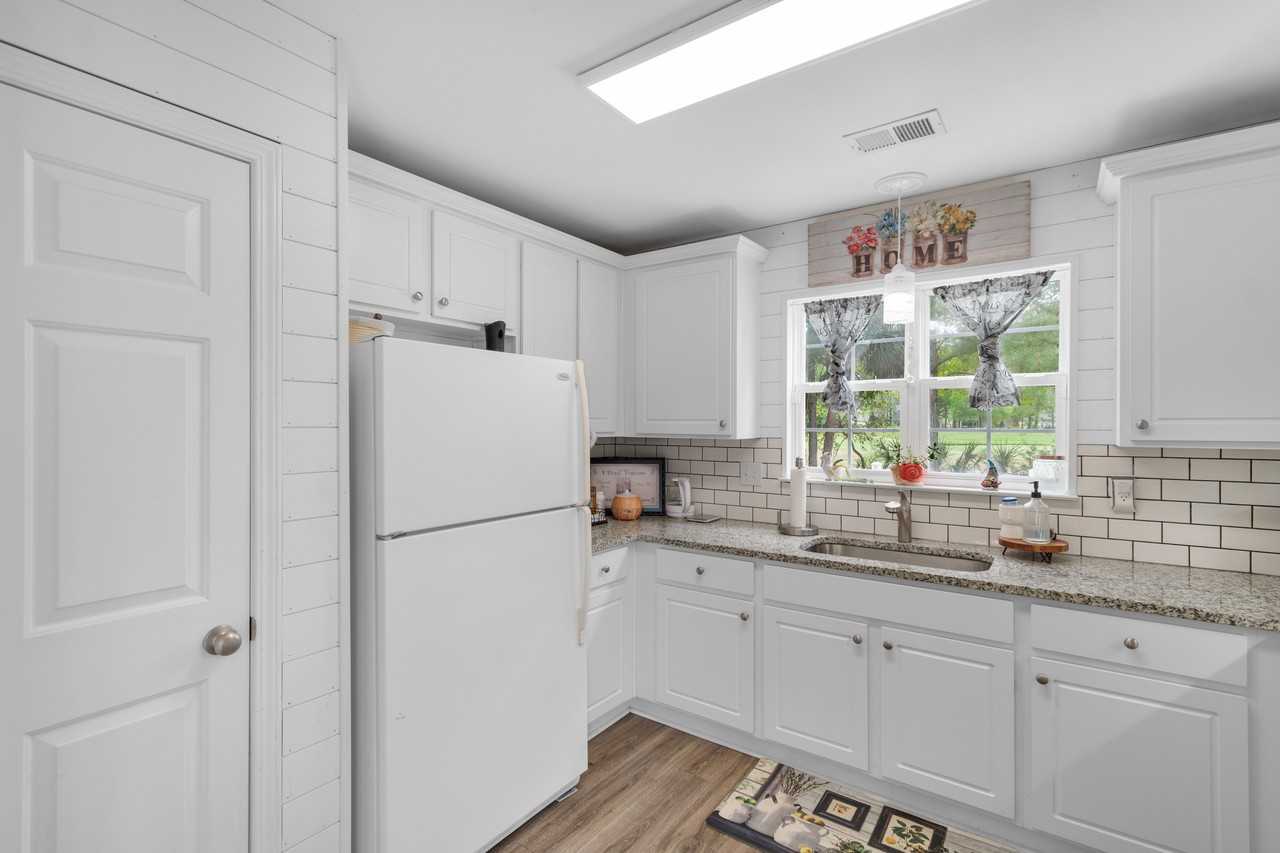 161 Barclay Dr #NA - Photo 3 of 18