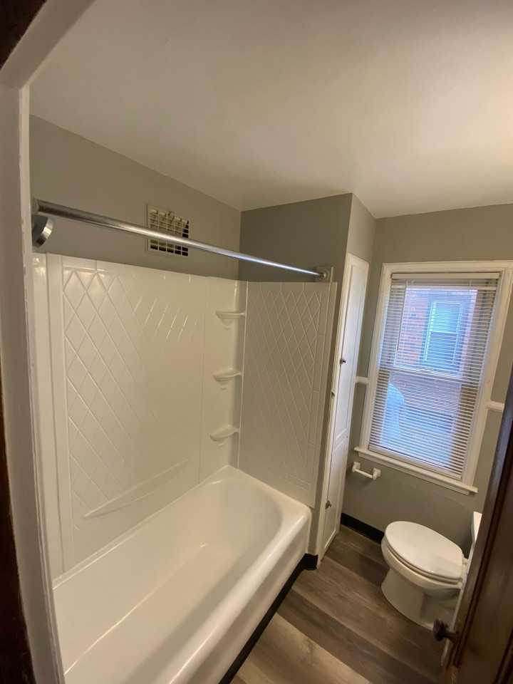 1558 Northwest Blvd #2 - Photo 7 of 9