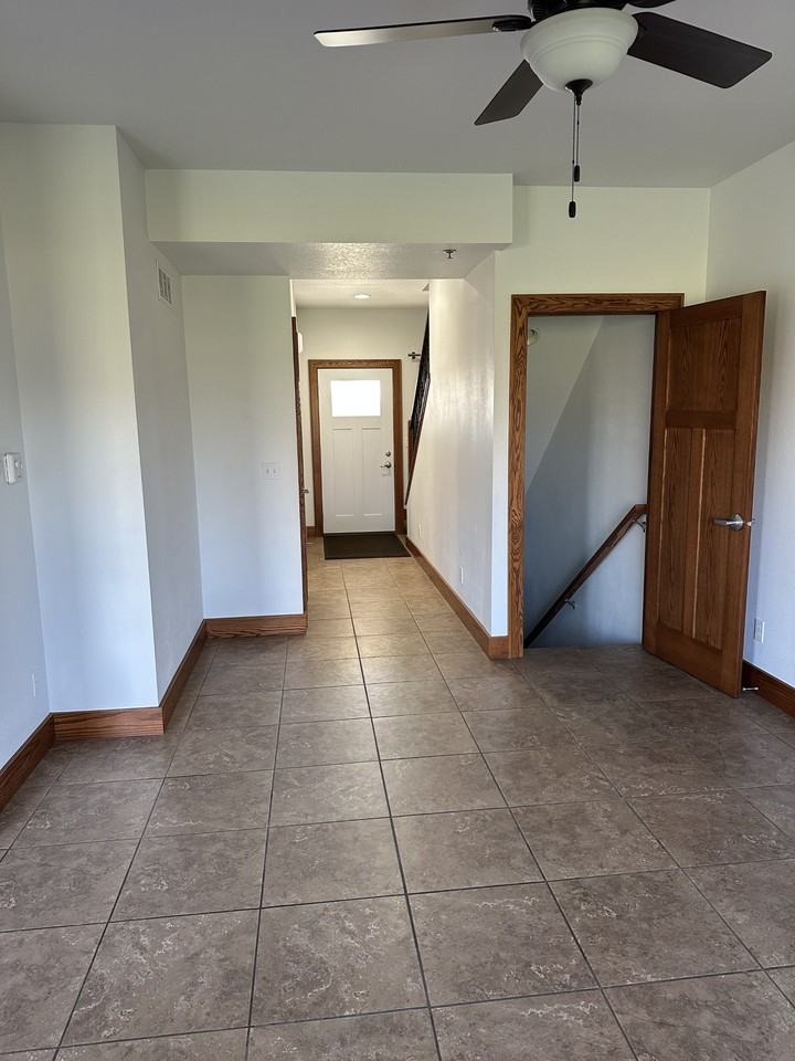 1020 S 32nd St #1024 - Photo 7 of 30