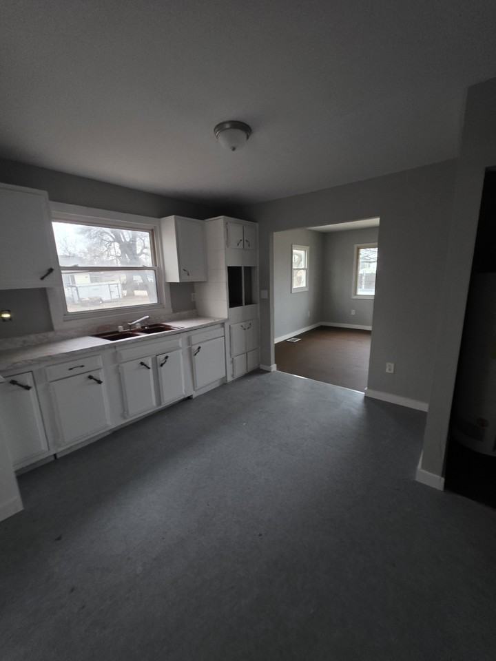 1345 N Fairview Ave #NA - Photo 3 of 37