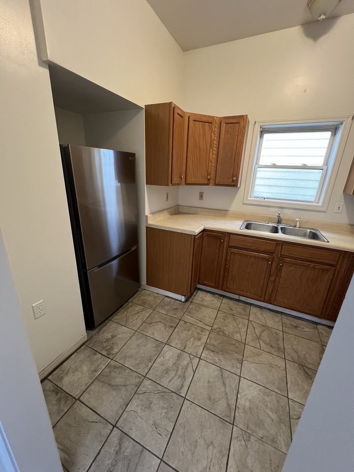 196 Main St #1 - Photo 3 of 11