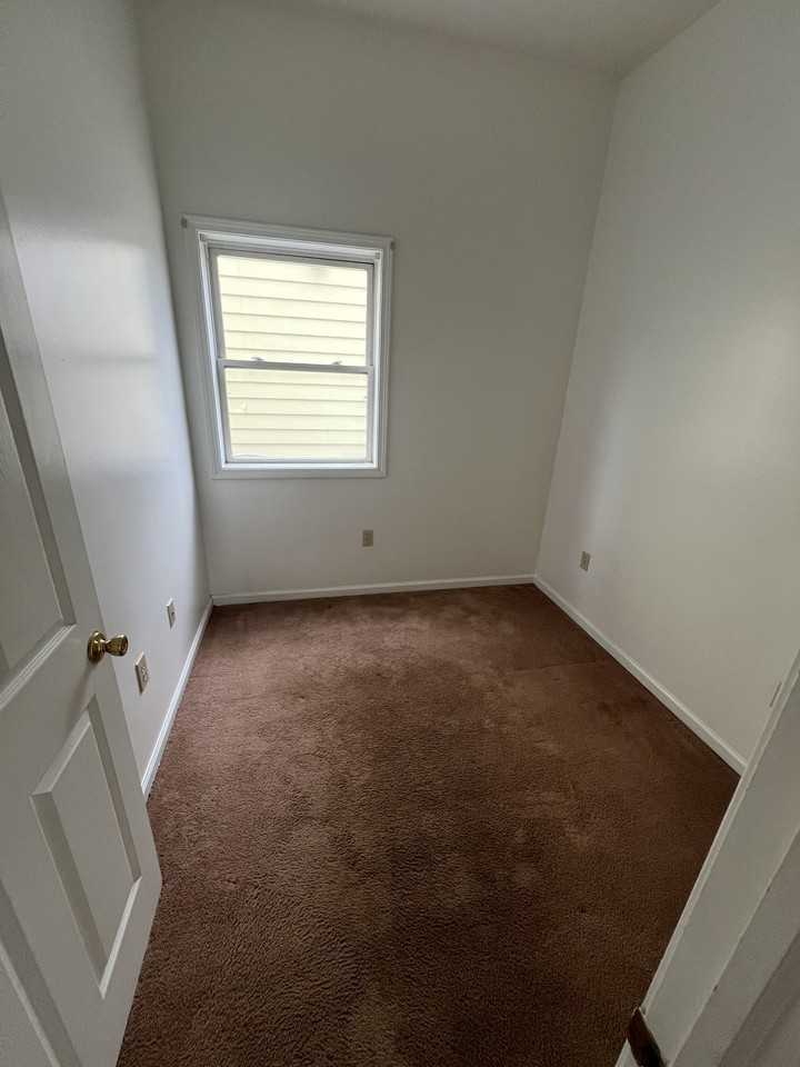 196 Main St #1 - Photo 7 of 11