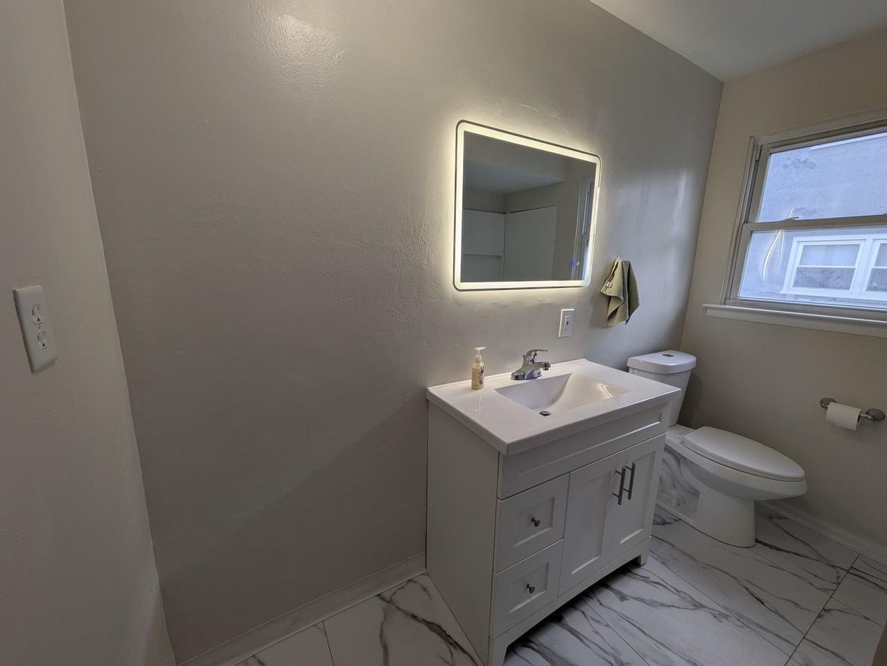 617 June St #B - Photo 4 of 17