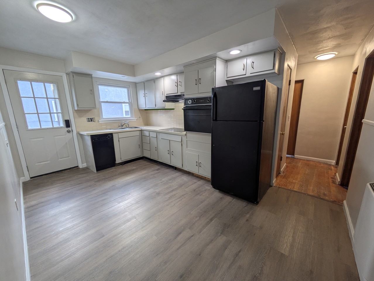 617 June St #B - Photo 6 of 17