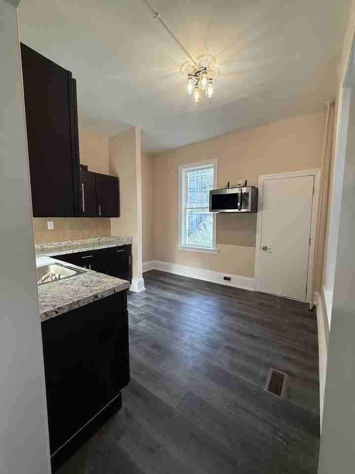 510 N 57th St #1 - Photo 6 of 8