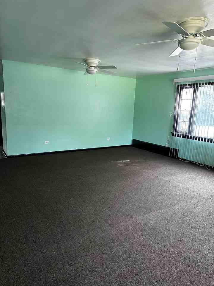 4702 N 44th St - Photo 3 of 9