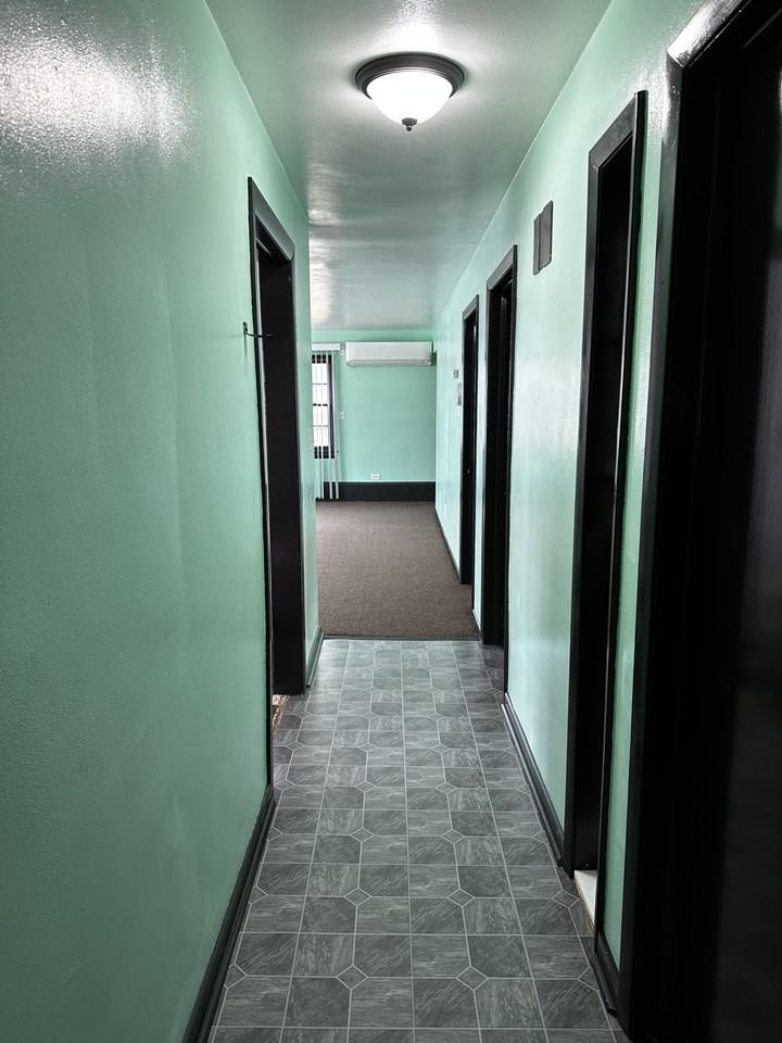 4702 N 44th St - Photo 7 of 9