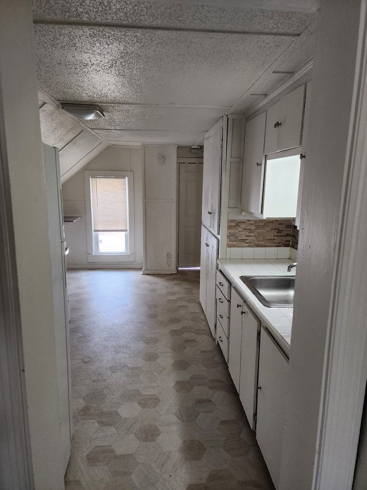 314 3rd Ave N #1 - Photo 4 of 11