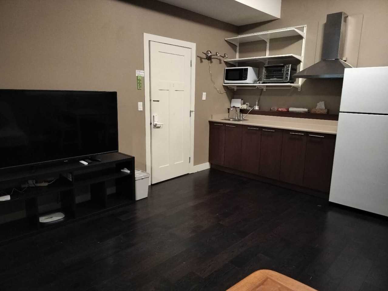 15977 26 Avenue - Photo 4 of 10