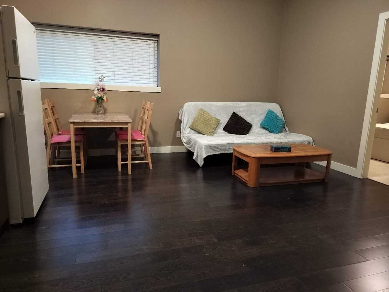 15977 26 Avenue - Photo 5 of 10