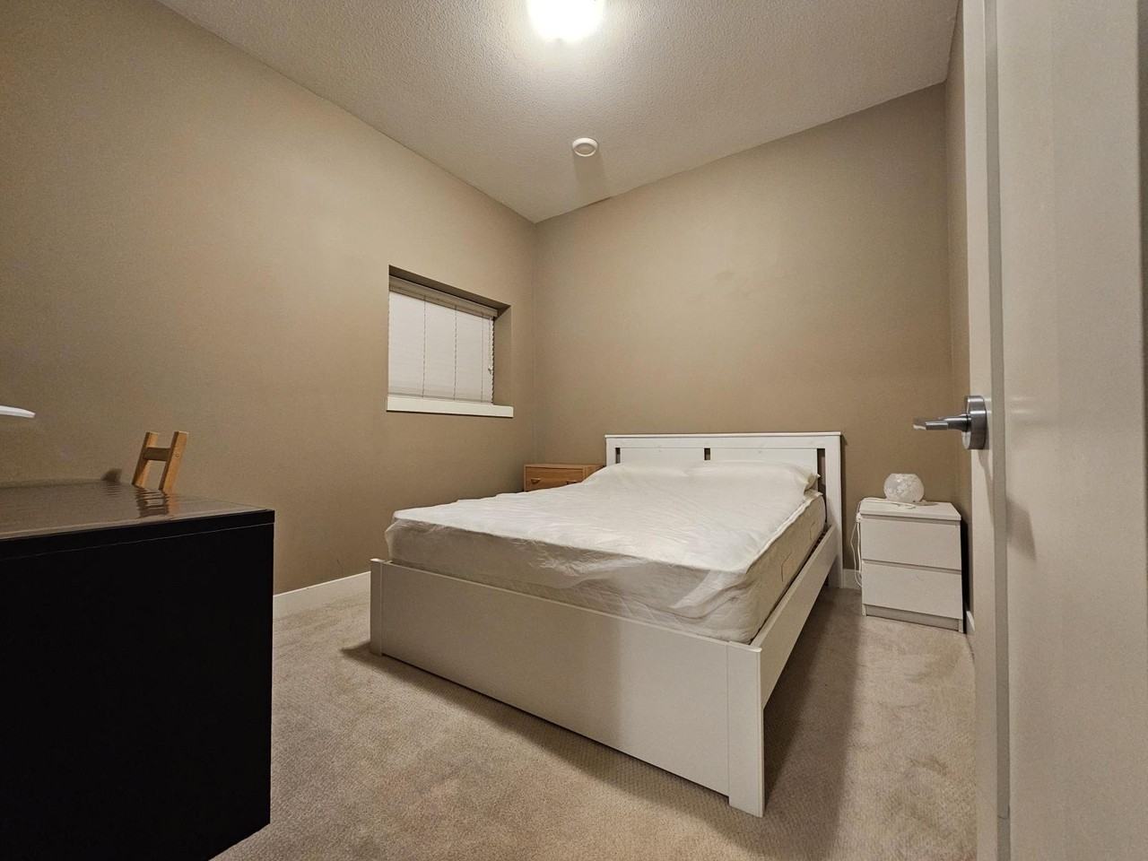 15977 26 Avenue - Photo 7 of 10