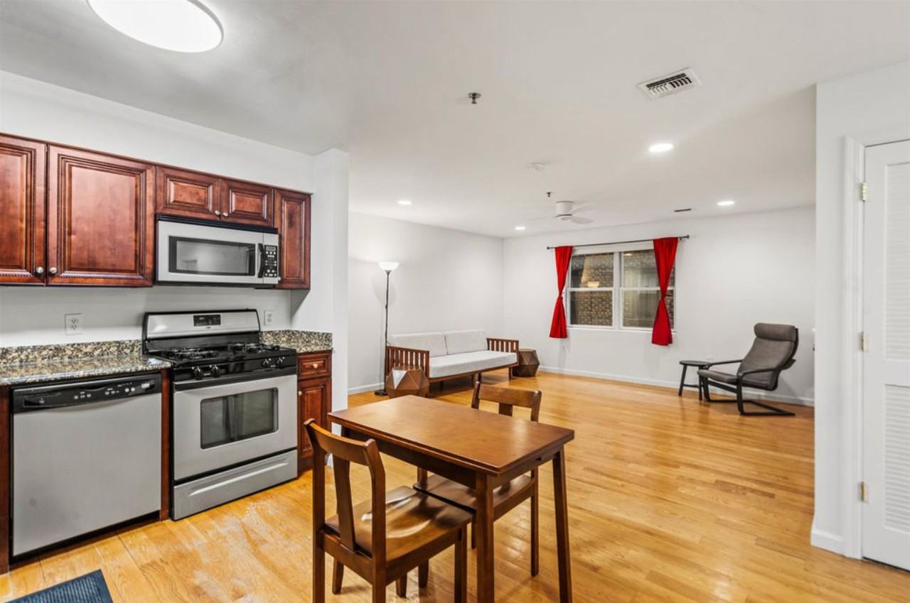 135 38th St #401 - Photo 4 of 13