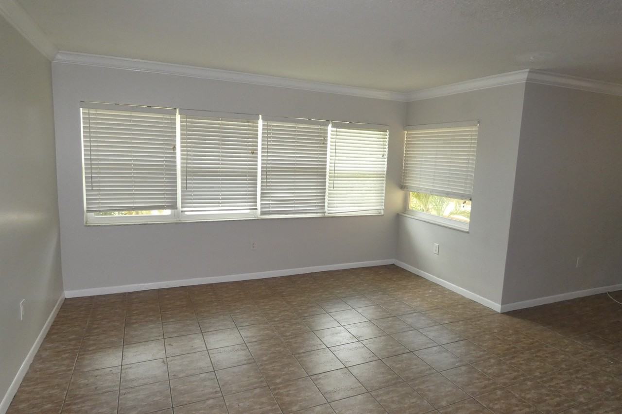 5831 8th Avenue North #206 - Photo 2 of 10